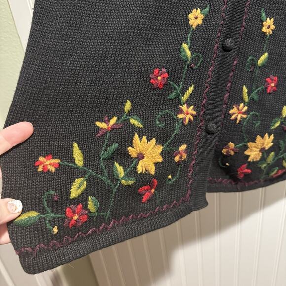 Vintage Victoria Jones Black Floral Embroidered Cardigan Sweater Size 1X - Picture 2 of 6